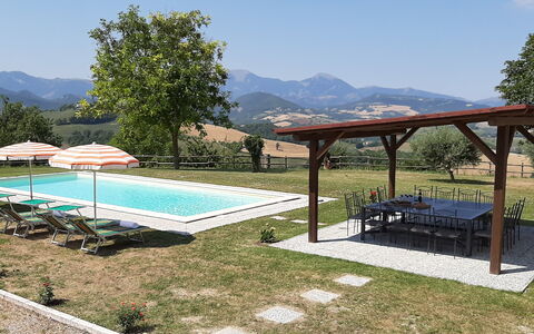 Villa Felice, Private Pool and Hills: Piscina, Colina, Cordillera, Mueble Para Exteriores, Ocio, Casa De Campo, Recurso, Eco Hotel, Cresta, Valle