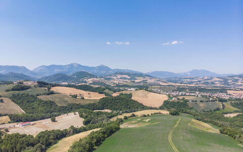 Villa Felice, Private Pool and Hills: Accidentes Geográficos Montañosas, Verde, Colina, Paisaje Natural, Pradera, Montaña, Tierras Altas, Ecorregión, Paisaje, Horizonte
