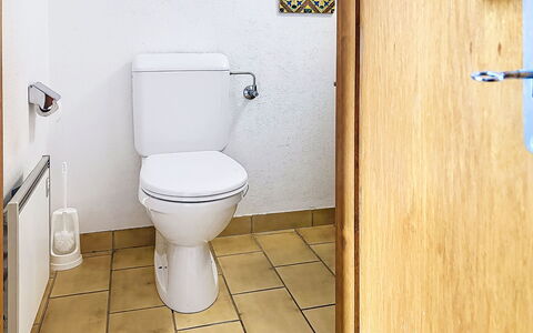 Chalet Chemin du Four: Asiento Del Baño, Baño, Baño, Arreglo De Tubería, Piso, Suelo, Plomería, Loseta