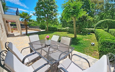 Dripić: Mueble, Mueble Para Exteriores, Jardín, Silla, Mesa Al Aire Libre, Paisajismo, Sombra, Yarda, Césped, Patio Interior