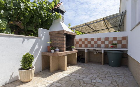 Estrella Ii: Casa, Puerta, Cabaña, Yarda, Silla, Mueble Para Exteriores, Patio Interior, Mesa Al Aire Libre, Planta De Casa, Toldo