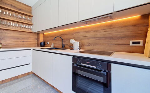 Aloa i: Mostrador, Cocina, Piso, Gabinetes, Madera, Aparato De Cocina, Diseño De Interiores, Suelo, Electrodoméstico, Electrodoméstico