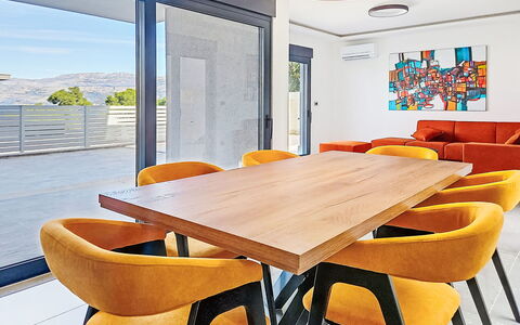Aloa i: Casa, Puerta, Cabaña, Yarda, Silla, Mueble Para Exteriores, Patio Interior, Mesa Al Aire Libre, Planta De Casa, Toldo