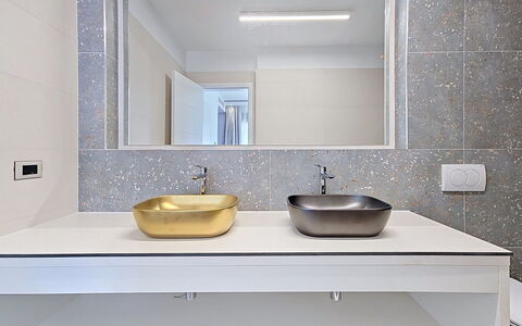 Aloa i: Pared, Diseño De Interiores, Arreglo De Tubería, Lavabo Del Baño, Lavabo, Espejo, Grifo, Baño, Piso, Lámpara