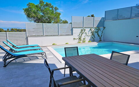 Aloa Iii: Mueble Para Exteriores, Piscina, Mueble, Material Compuesto, Silla, Sombra, Recurso, Sunlounger, Eco Hotel, Mesa Al Aire Libre