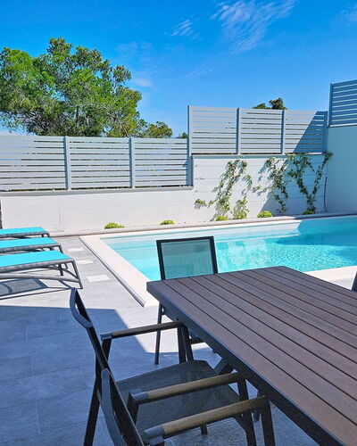 Aloa Iii: Mueble Para Exteriores, Piscina, Mueble, Material Compuesto, Silla, Sombra, Recurso, Sunlounger, Eco Hotel, Mesa Al Aire Libre