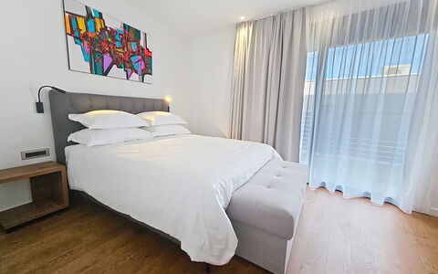 Aloa Iv: Mueble, Diseño De Interiores, Cama, Piso, Suelo, Habitación, Madera, Lecho, Sábana, Habitación