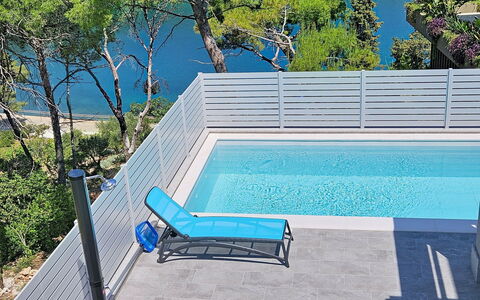 Aloa Iv: Azul, Piscina, Mueble Para Exteriores, Material Compuesto, Sombra, Cubierta, Eco Hotel, Balcón, Recurso, Sunlounger