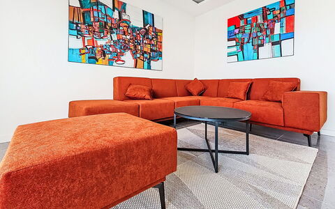 Aloa Iv: Casa, Puerta, Cabaña, Yarda, Silla, Mueble Para Exteriores, Patio Interior, Mesa Al Aire Libre, Planta De Casa, Toldo