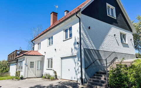 Stadsro: Casa, Techo, Barrio Residencial, Casa, Cabaña, Inmuebles, Ventana De Guillotina, Vía Muerta, Entrada De Coches, Suburbio