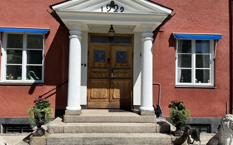 Herrgården: Puerta, Casa, Casa, Escalera, Moldura, Inicio De La Puerta, Ventana De Guillotina, Porche, Vía Muerta, Pintar