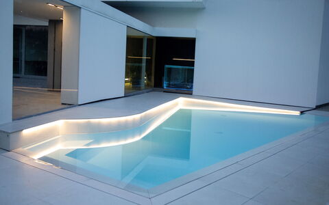 Villa Bilor Luxe: Material Compuesto, Diseño, Piscina, Sombra