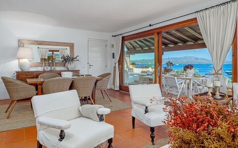 Residenza Rudalza: Mueble, Silla, Recurso, Maceta, Mar, Planta De Casa, Mueble Para Exteriores, Balcón, Sombra, Hotel