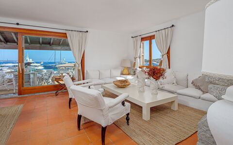 Residenza Rudalza: Mueble, Mesa, Suelo, Silla, Piso, Sofá, Departamento, Sala, Cocina Y Comedor Mesa