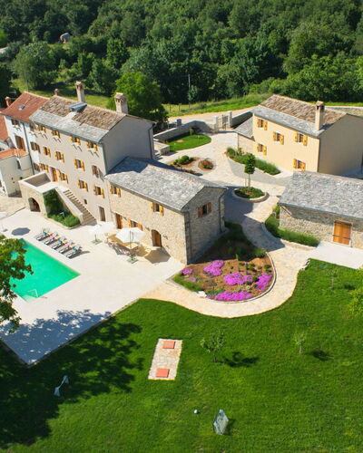 Poropati: Piscina, Recurso, Barrio Residencial, Inmuebles, Asentamientos Humanos, Thermae, Villa, Eco Hotel, Mueble Para Exteriores, Hotel