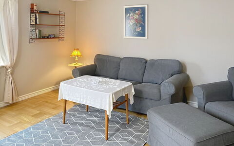 Villa Gärdet: Mueble, Piso, Diseño De Interiores, Suelo, Sofá, Pared, Madera, Sala, Habitación, Departamento