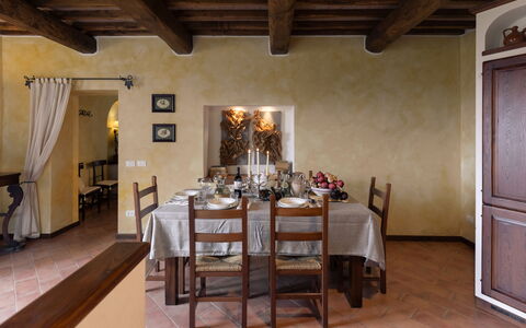 Villa Essiccatoio: Mueble, Diseño De Interiores, Pared, Piso, Techo, Cocina Y Comedor Mesa, Suelo, Mesa, Silla, Comedor