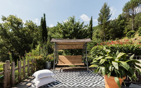 Villa Essiccatoio: Mueble, Mueble Para Exteriores, Jardín, Arbusto, Silla, Planta De La Comunidad, Mesa Al Aire Libre, Sombra, Maceta