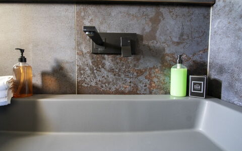 C-Home Historic House: Arreglo De Tubería, Grifo, Lavabo, Plomería, Lavabo Del Baño, Mostrador, Baño