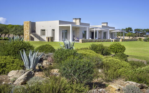 Villa Carovi: Casa, Inmuebles, Jardín, Casa De Campo, Paisajismo, Villa, Mansión, Césped, Hacienda, Yarda
