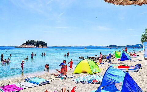 Ma-La: Cuerpo De Agua, Playa, Recreación, Vacaciones, Costeras Y Los Accidentes Geográficos Oceánico, Mar, Divertido, Ocio, Verano, Costa