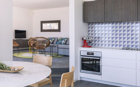 Villa Stornella: Mueble, Diseño De Interiores, Piso, Suelo, Madera, Habitación, Cocina, Encendiendo, Silla, Techo