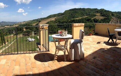 Villa Checco: Mueble, Silla, Mueble Para Exteriores, Mesa Al Aire Libre, Balcón, Cocina Y Comedor Mesa, Manchas De Madera, Mesa De Café, Eco Hotel, Patio