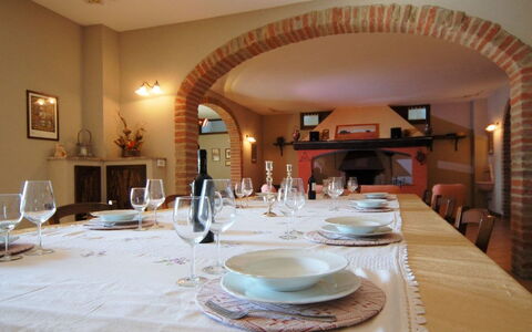 Terre di Giano Private Pool and View, Umbria: Mueble, Diseño De Interiores, Mesa, Silla, Techo, Lámpara, Cocina Y Comedor Mesa, Comedor, Habitación, Encendiendo