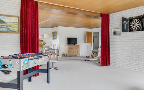 Wildemor - 30Km from the Sea: Mueble, Madera, Diseño De Interiores, Piso, Suelo, Silla, Habitación, Techo, Sala, Departamento