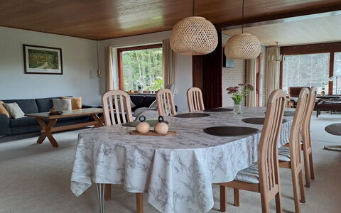 Wildemor - 30Km from the Sea: Mueble, Diseño De Interiores, Madera, Piso, Silla, Mesa, Suelo, Cocina Y Comedor Mesa, Comedor, Techo