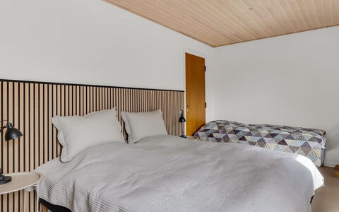 Wildemor - 30Km from the Sea: Diseño De Interiores, Mueble, Cama, Habitación, Pared, Madera, Piso, Sábana, Suelo, Techo