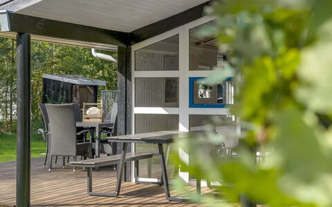 Inga - 300M from the Sea: Casa, Techo, Casa, Cabaña, Arbusto, Cobertura Del Suelo, Inmuebles, Casa De Campo, Vía Muerta, Edificios Del Jardín
