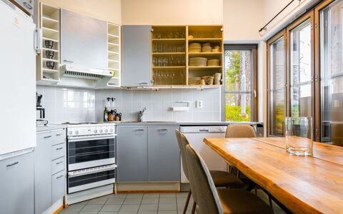 Rukatunturintie 8 G2: Cocina, Mueble, Piso, Diseño De Interiores, Aparato De Cocina, Gabinetes, Madera, Mostrador, Suelo, Techo