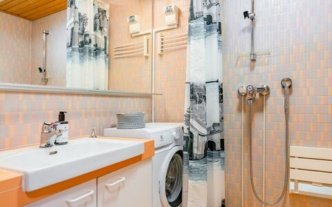 Rukatunturintie 8 G2: Arreglo De Tubería, Diseño De Interiores, Piso, Suelo, Lavabo, Baño, Grifo, Plomería, Lavabo Del Baño, Techo