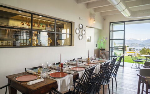 Idea 18: Mueble, Mesa, Silla, Diseño De Interiores, Cocina Y Comedor Mesa, Piso, Restaurante, Techo, Comedor, Vaso