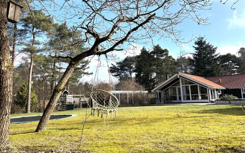 Saija - 2.1Km from the Sea: Hierba, Rama, El Terreno Del Lote, Césped, Cabaña, Jardín, Sombra, Paisajismo, Inmuebles