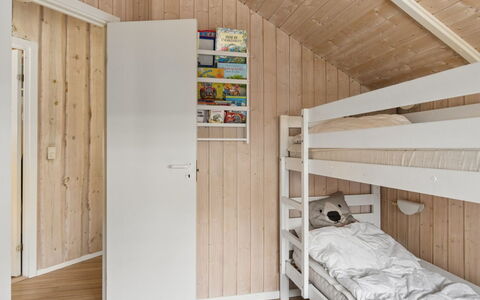 Saija - 2.1Km from the Sea: Madera, Casa, Habitación, Diseño De Interiores, Suelo, Piso, Techo, Cama, Habitación, Puerta