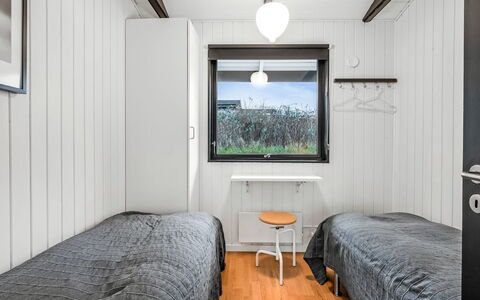 Gertina - 100M from the Sea: Habitación, Madera, Cama, Sábana, Techo, Suelo, Lecho, Piso, Diseño De Interiores, Marco De La Cama