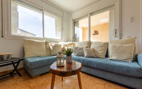 Juana: Mueble, Diseño De Interiores, Piso, Pared, Sofá, Suelo, Madera, Habitación, Techo, Sala