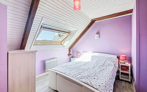 Maison Aristide Briand: Cama, Diseño De Interiores, Habitación, Lecho, Mueble, Suelo, Sábana, Piso, Madera, Techo