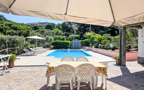 Villa Cecilia: Piscina, Recurso, Mueble Para Exteriores, Eco Hotel, Ocio, Paraguas, Sombra, Hotel, Sunlounger, Thermae
