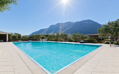 Villa Ophelia: Agua, Piscina, Accidentes Geográficos Montañosas, Montaña, Recurso, Cordillera, Ocio, Eco Hotel, Ciudad De Vacaciones, Mueble Para Exteriores