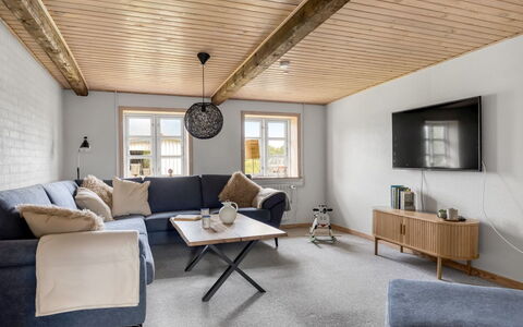 Nette - 15Km from the Sea: Mueble, Diseño De Interiores, Piso, Madera, Sofá, Suelo, Techo, Sala, Casa, Habitación