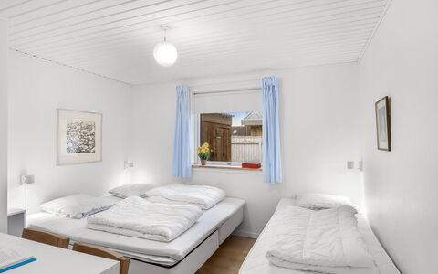 Heida - 1.5Km from the Sea: Habitación, Casa, Cama, Lecho, Techo, Sábana, Congelación, Nieve, Marco De La Cama, Invierno