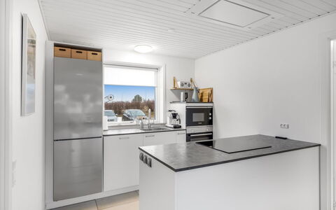 Heida - 1.5Km from the Sea: Cocina, Madera, Piso, Aparato De Cocina, Suelo, Techo, Mostrador, Electrodoméstico, Diseño De Interiores, Gabinetes