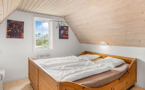 Reika - 500M from the Sea: Madera, Habitación, Piso, Casa, Suelo, Casa, Mueble, Cama, Diseño De Interiores, Marco De La Cama