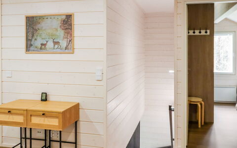 Villa Lumo: Piso, Suelo, Pared, Suelos De Madera, Madera, Diseño De Interiores, Casa, Puerta, Suelo Laminado, Madera Dura