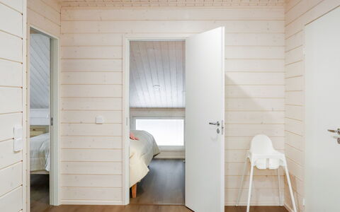 Villa Lumo: Piso, Suelo, Madera, Suelos De Madera, Techo, Diseño De Interiores, Puerta, Suelo Laminado, Casa, Madera Dura