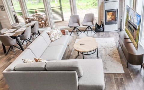 Villa Lumo: Mueble, Casa, Sala, Piso, Sofá, Departamento, Suelos De Madera, Silla
