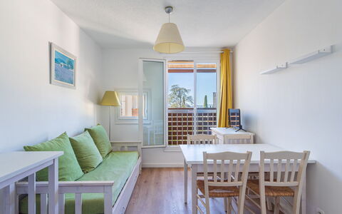 L'île D'Or: Mueble, Departamento, Casa, Balcón, Manchas De Madera, Sombra, Silla, Eco Hotel, Mueble Para Exteriores, Planta De Casa